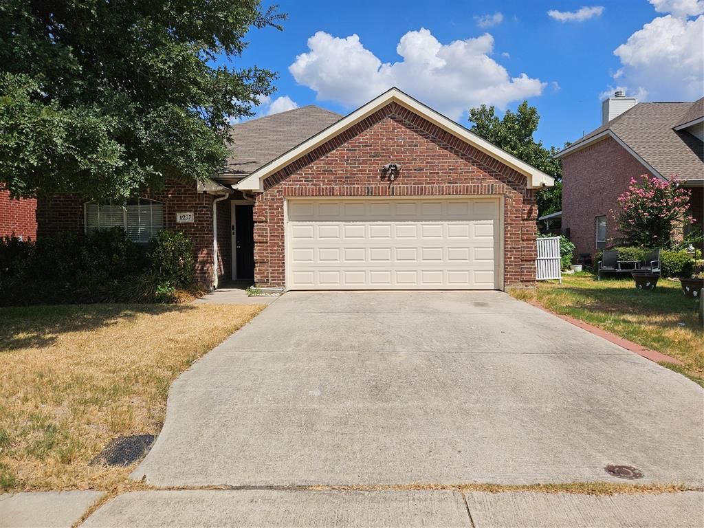 1237 Denise Court, Lewisville