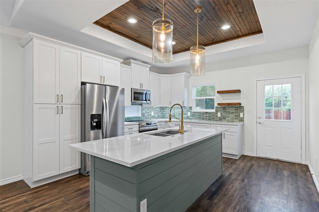 5623 Barkridge Drive, Granbury