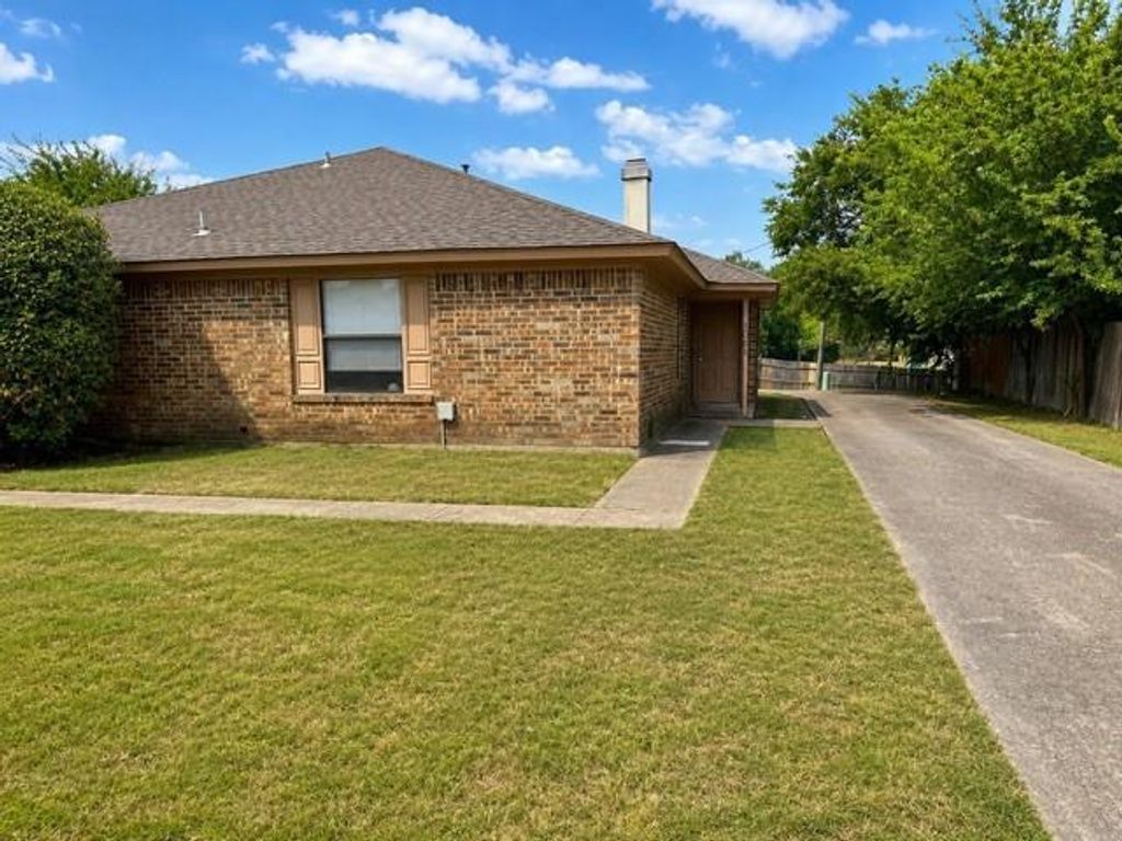 1049 Cottonwood Trail, Benbrook