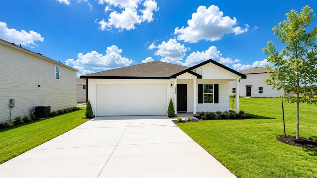314 Azalea Trail, Granbury