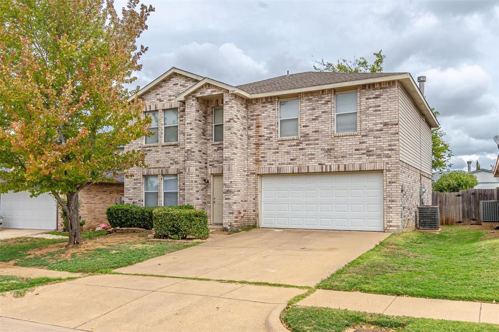 8749 Hunters Trail, Fort Worth