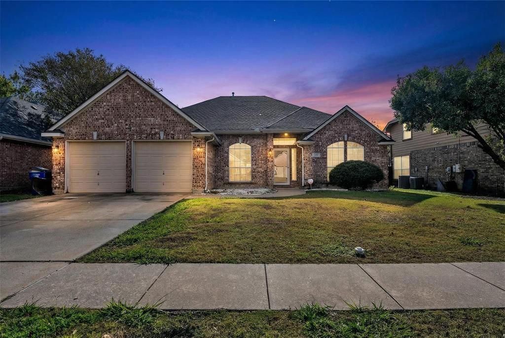 2202 Richmond Circle, Mansfield