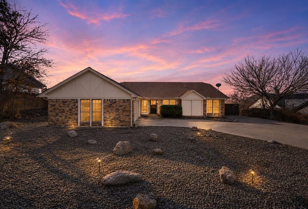 8721 Hidden Hill Drive, Fort Worth