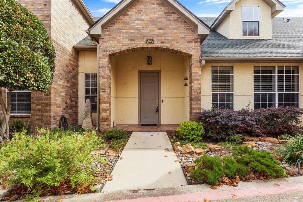 5875 Pecan Chase, Benbrook