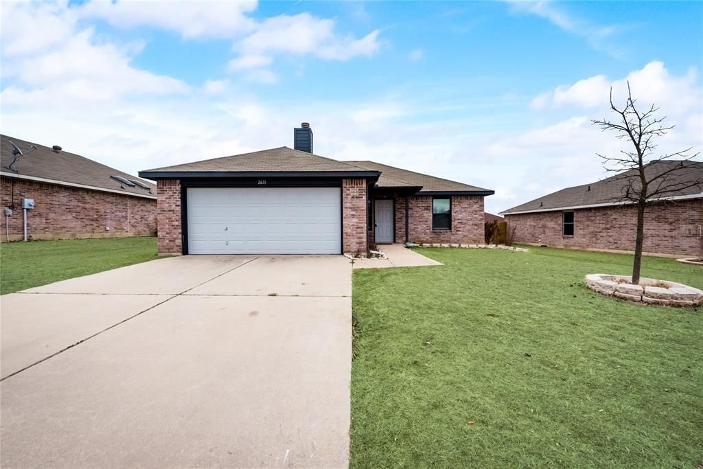2613 Castle Pines Drive, Burleson