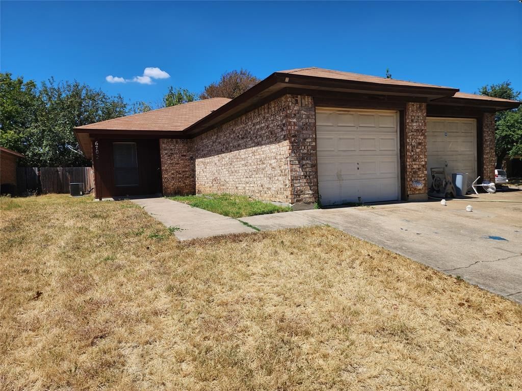 6702 S Creek Drive, Fort Worth