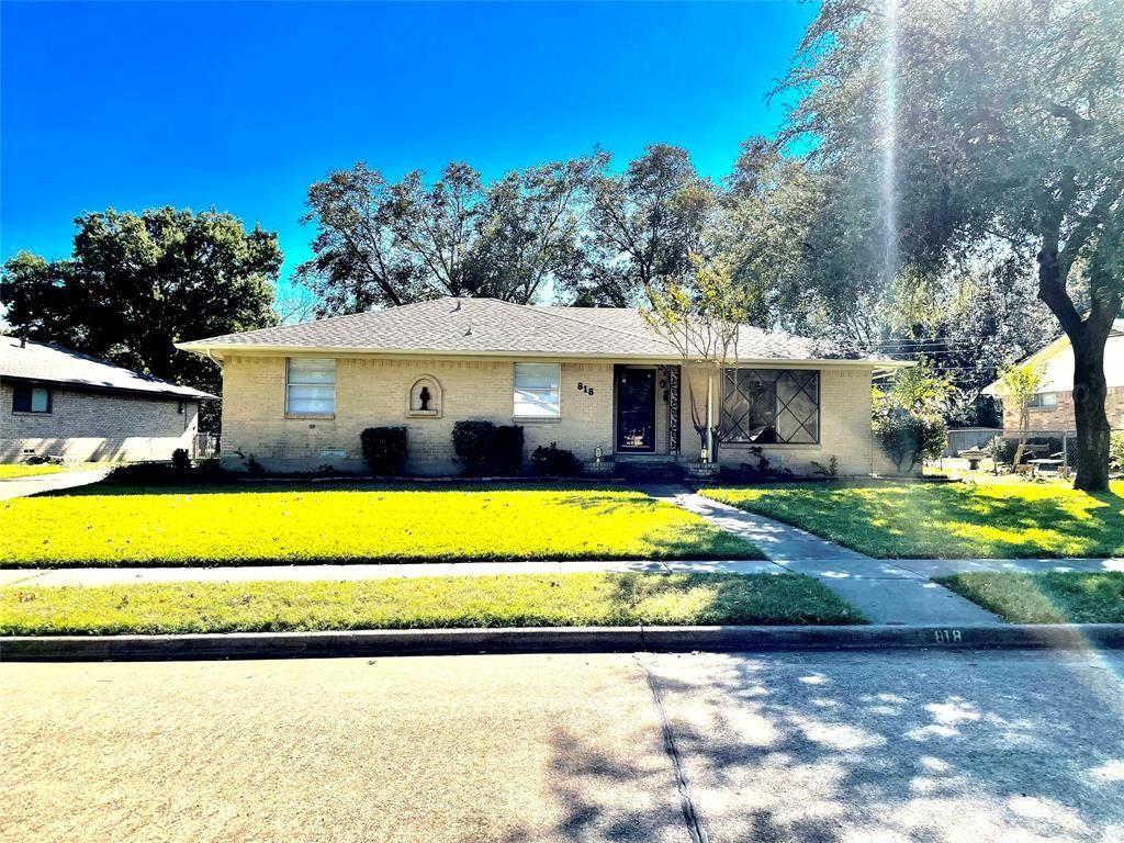 818 Worcester Lane, Garland