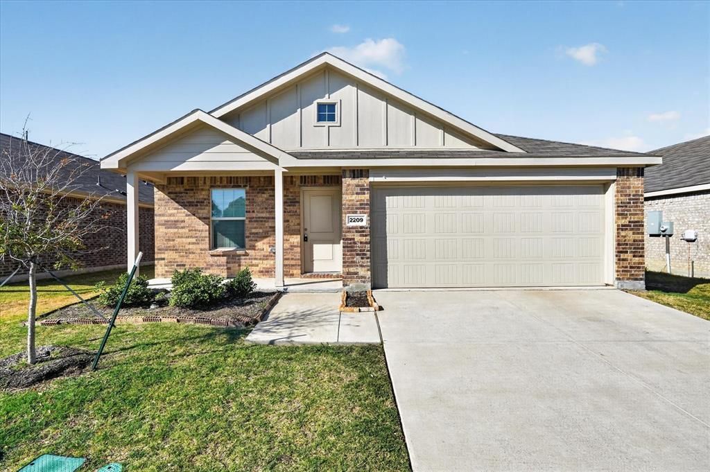 2209 Ava Drive, Ennis