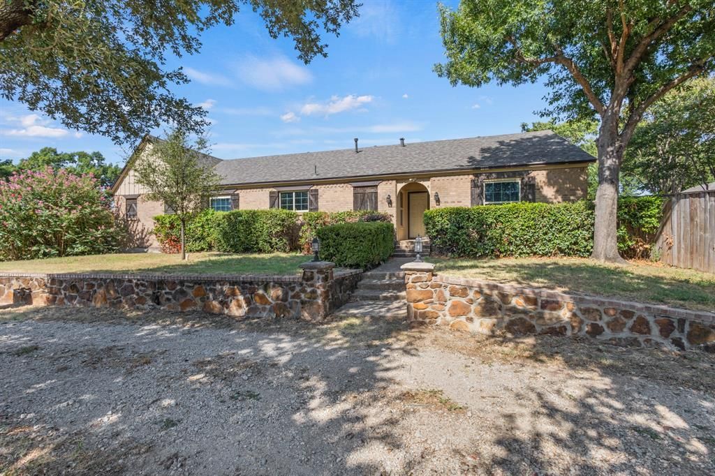 620 Oakwood Lane, Arlington