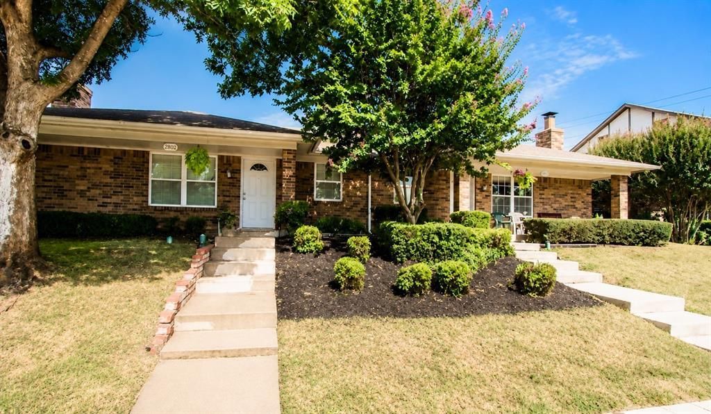 2802 Shady Grove Drive, Bedford