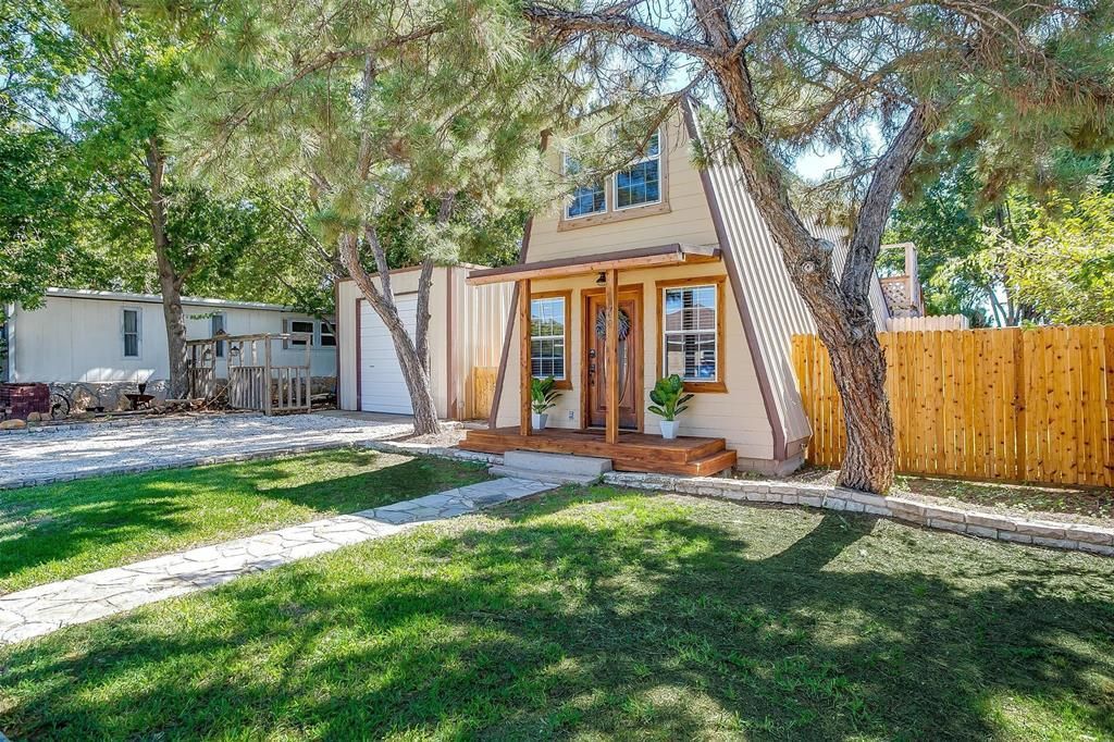 3209 Midway Court, Granbury