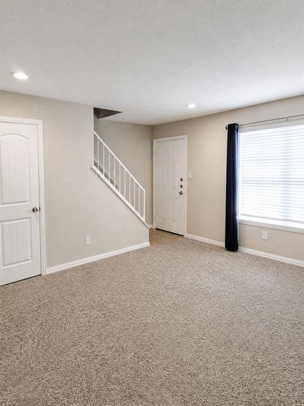 2016 Paisley Drive E, Arlington