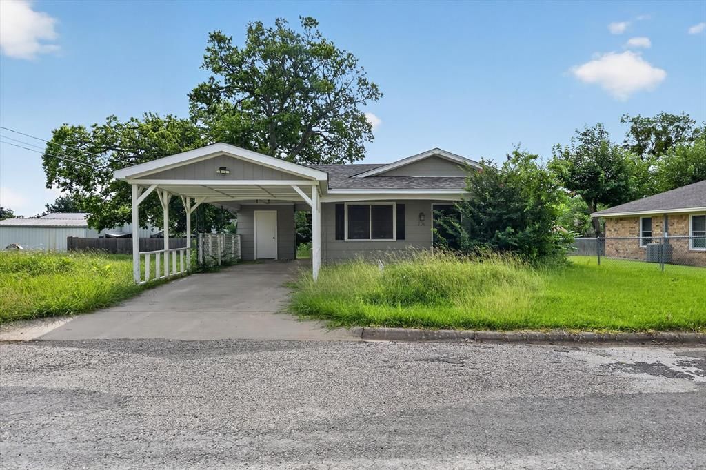 208 D Street, Whitesboro