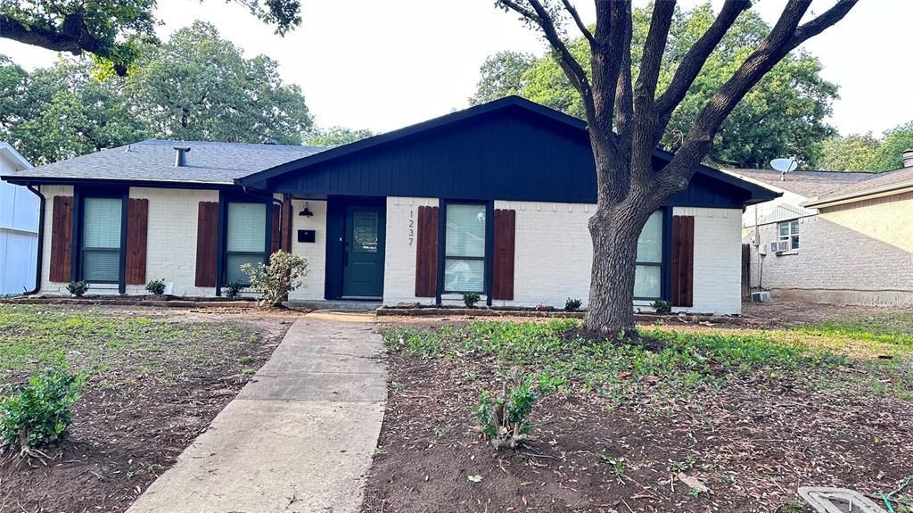 1237 Winterwood Drive, Lewisville