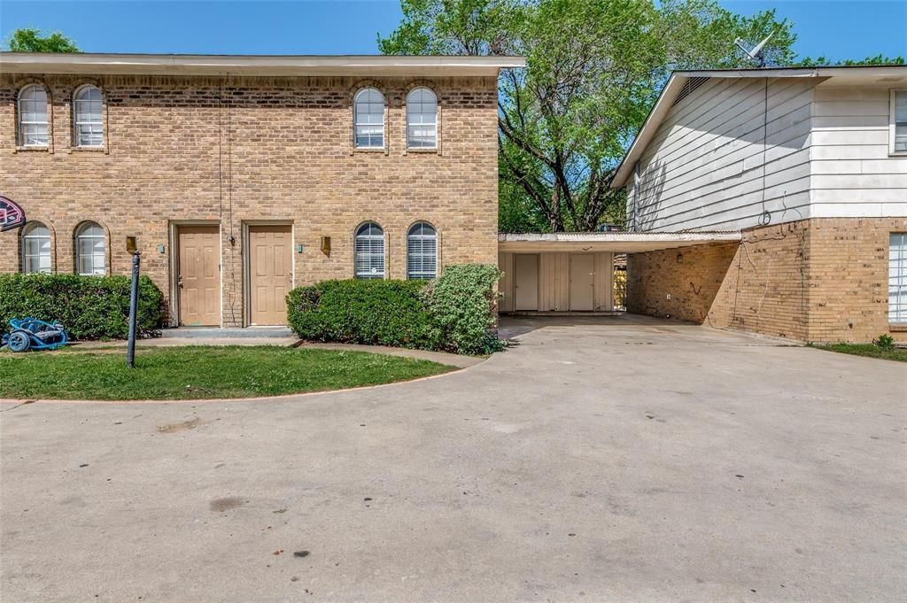 1728 Sanford J, Arlington