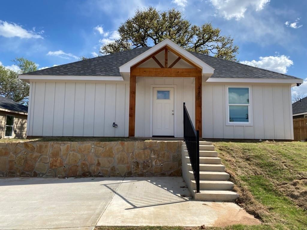 420 E Shepherd Street, Denison