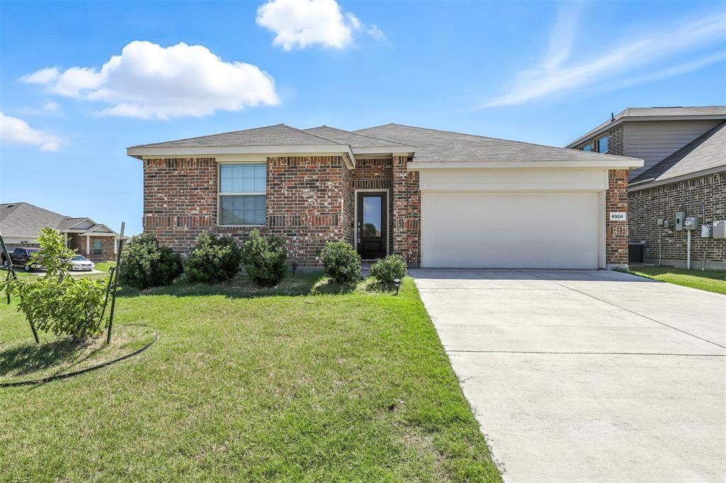 6924 Waterloo Lane, Fort Worth