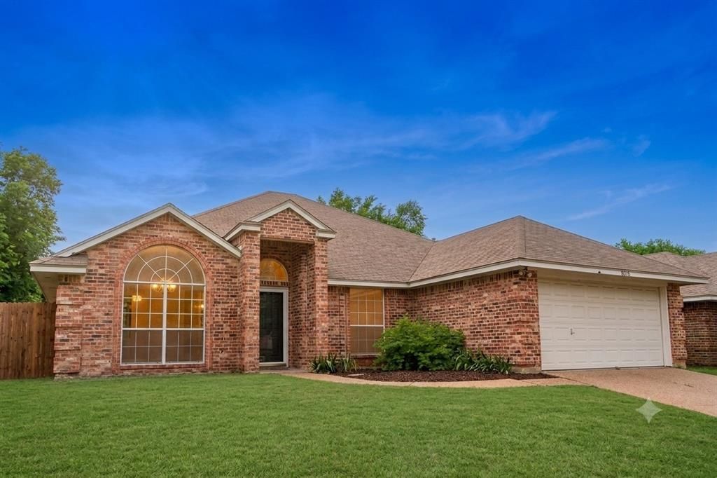 8016 Tree Leaf Lane, Fort Worth