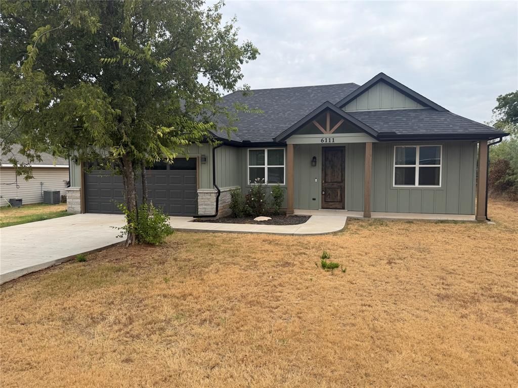 6111 Collins Court, Granbury