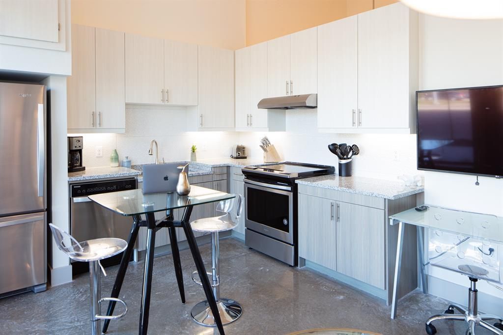 830 N Zang Boulevard 1319, Dallas