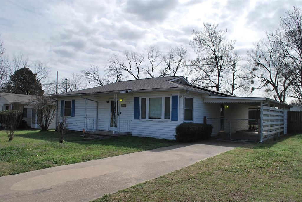 2604 W Johnson Street, Denison
