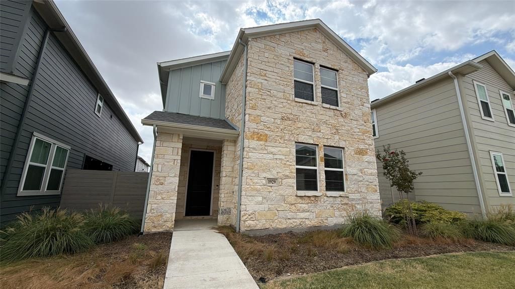 1929 Woodlawn Way 98, Argyle