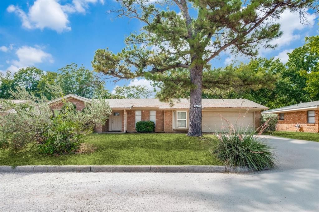 4221 Ashmore Drive, North Richland Hills