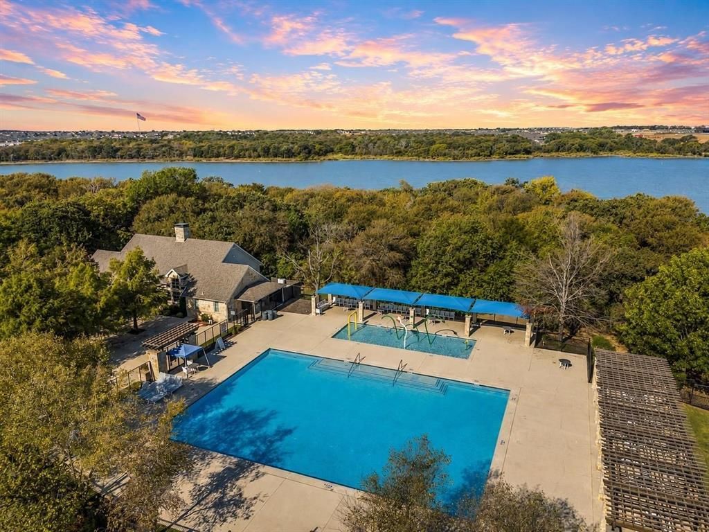 905 Lake Grove Drive, Little Elm