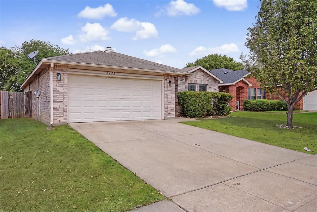 5225 Newcastle Lane, Fort Worth