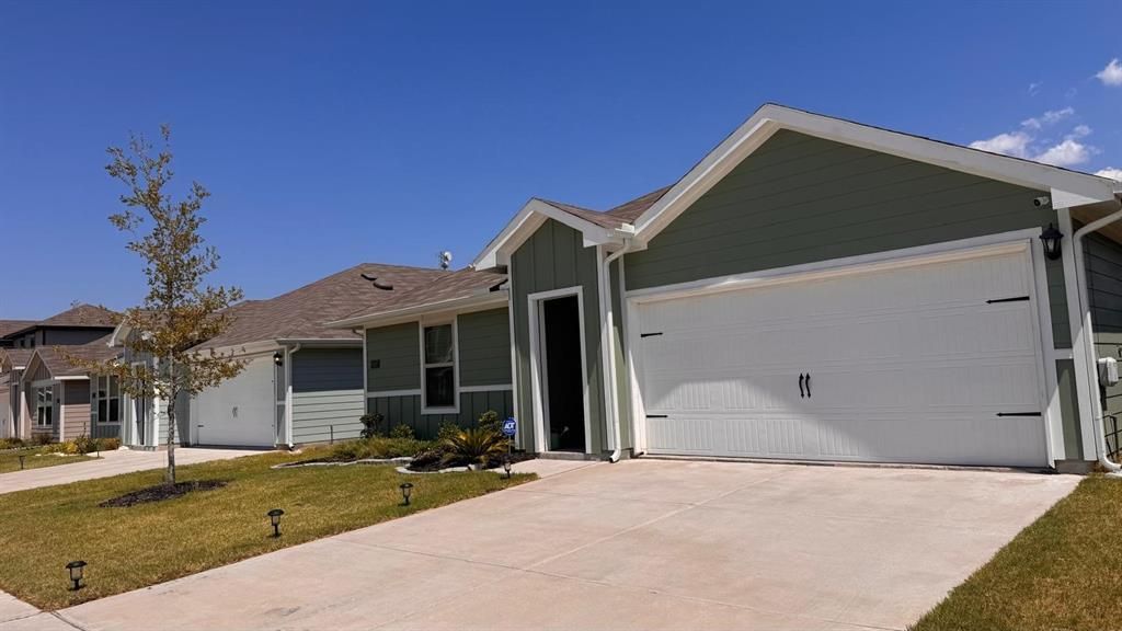 6107 Sea Holly Trail, Princeton