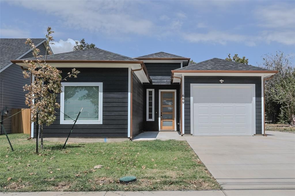 609 N Getzendaner Avenue, Waxahachie