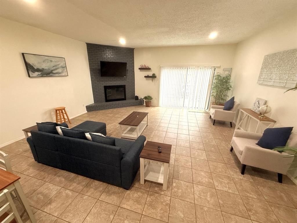 6029 E University Boulevard 110, Dallas