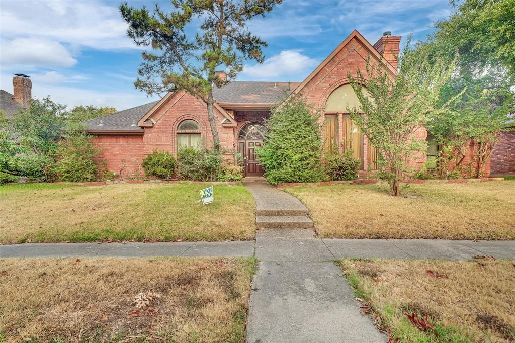 2105 Rolling Oak Lane, Garland