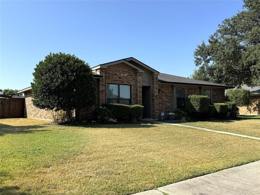 1762 Glencairn Lane, Lewisville