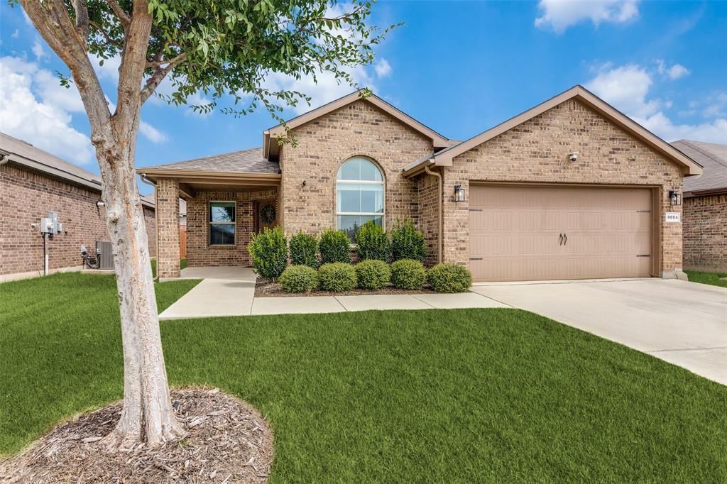 9004 Eagles Landing Drive, Fort Worth