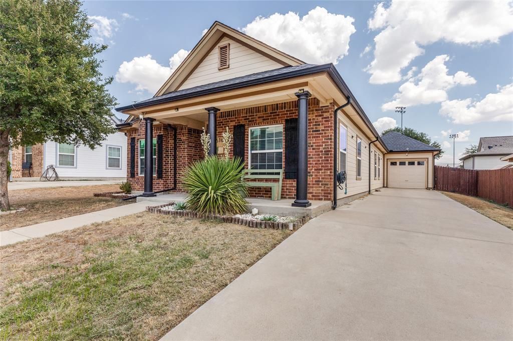 3616 Eagle Nest Street, Fort Worth