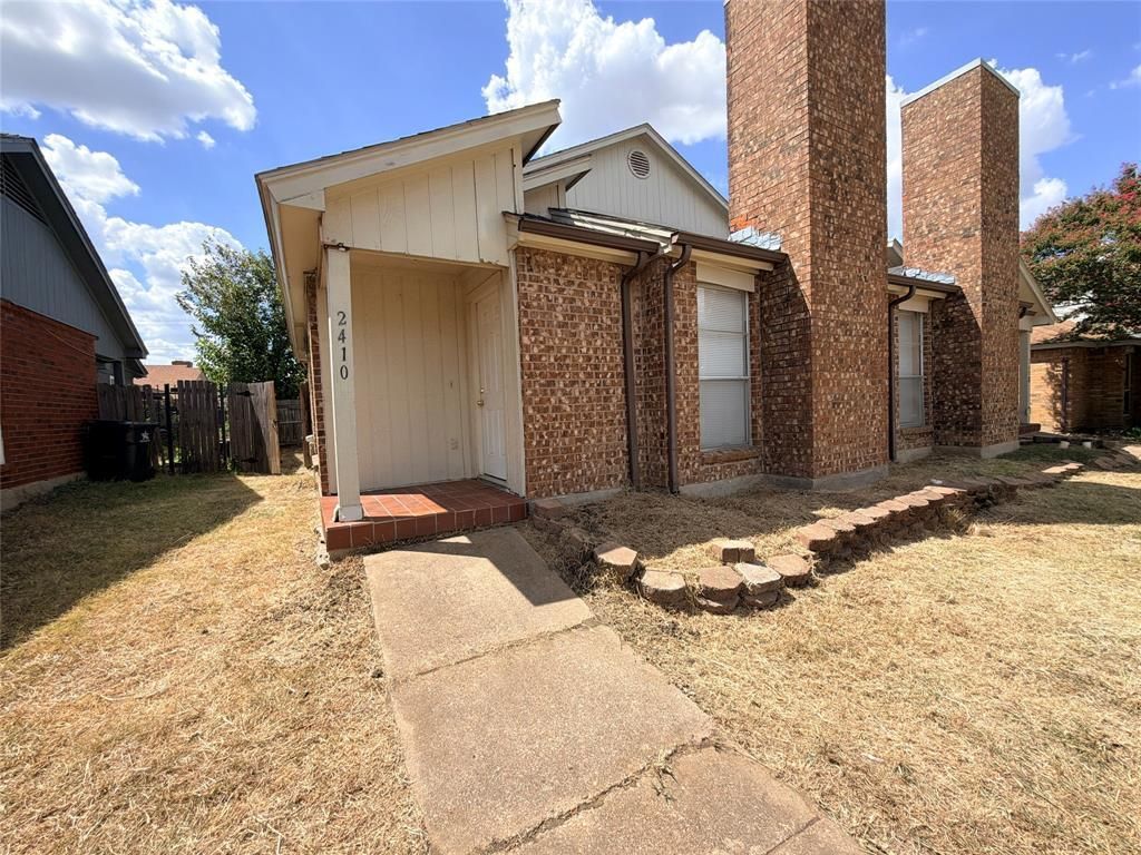 2410 Summer Place Drive, Arlington