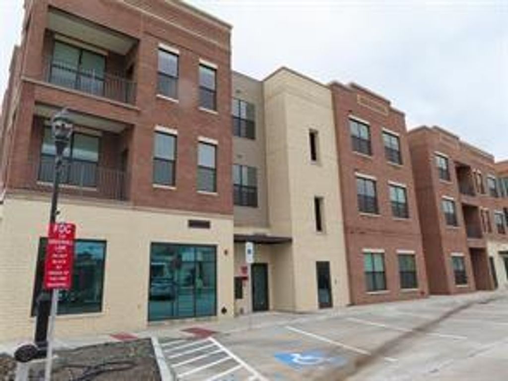 112 E Greenhill Lane 104, Fate