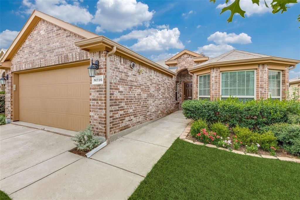 8716 Cowboy, Aubrey