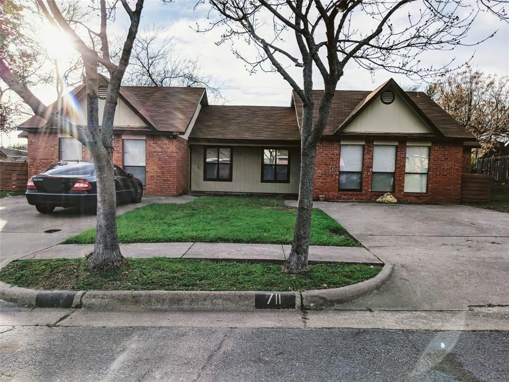 709 Hillcrest Court, Cedar Hill