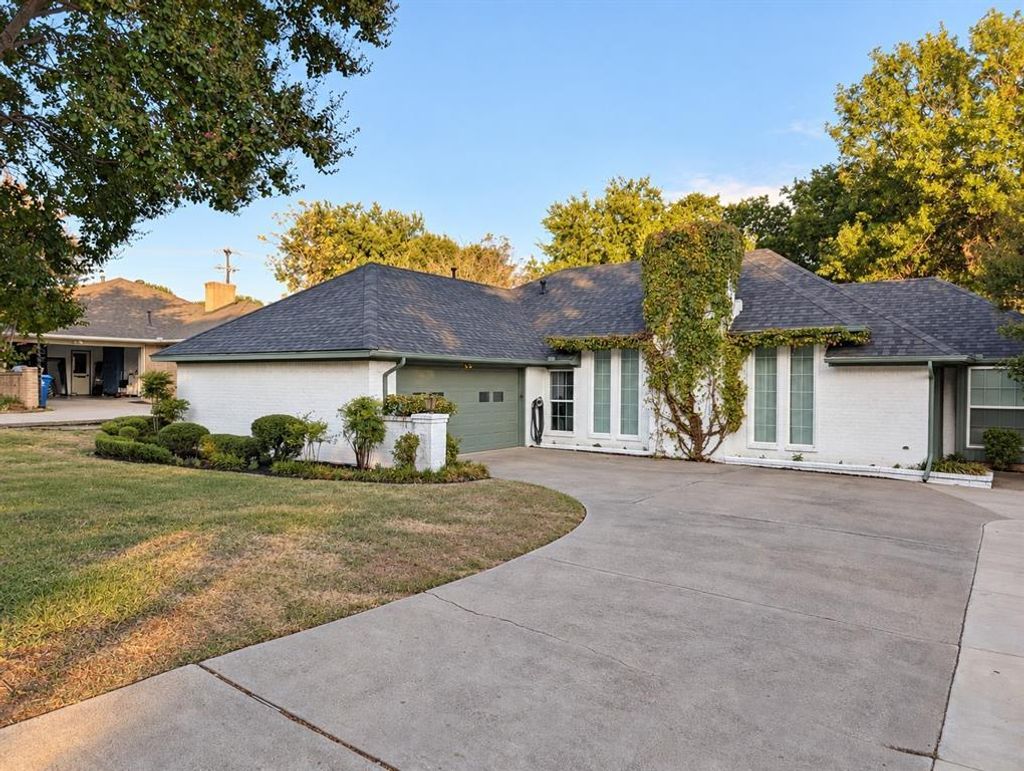 2010 S Lakeshore Drive, Rockwall