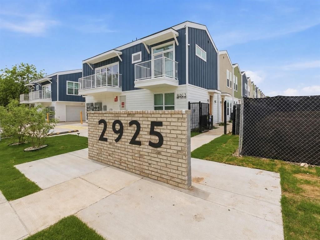 2925 Spruce Valley Lane 303, Dallas