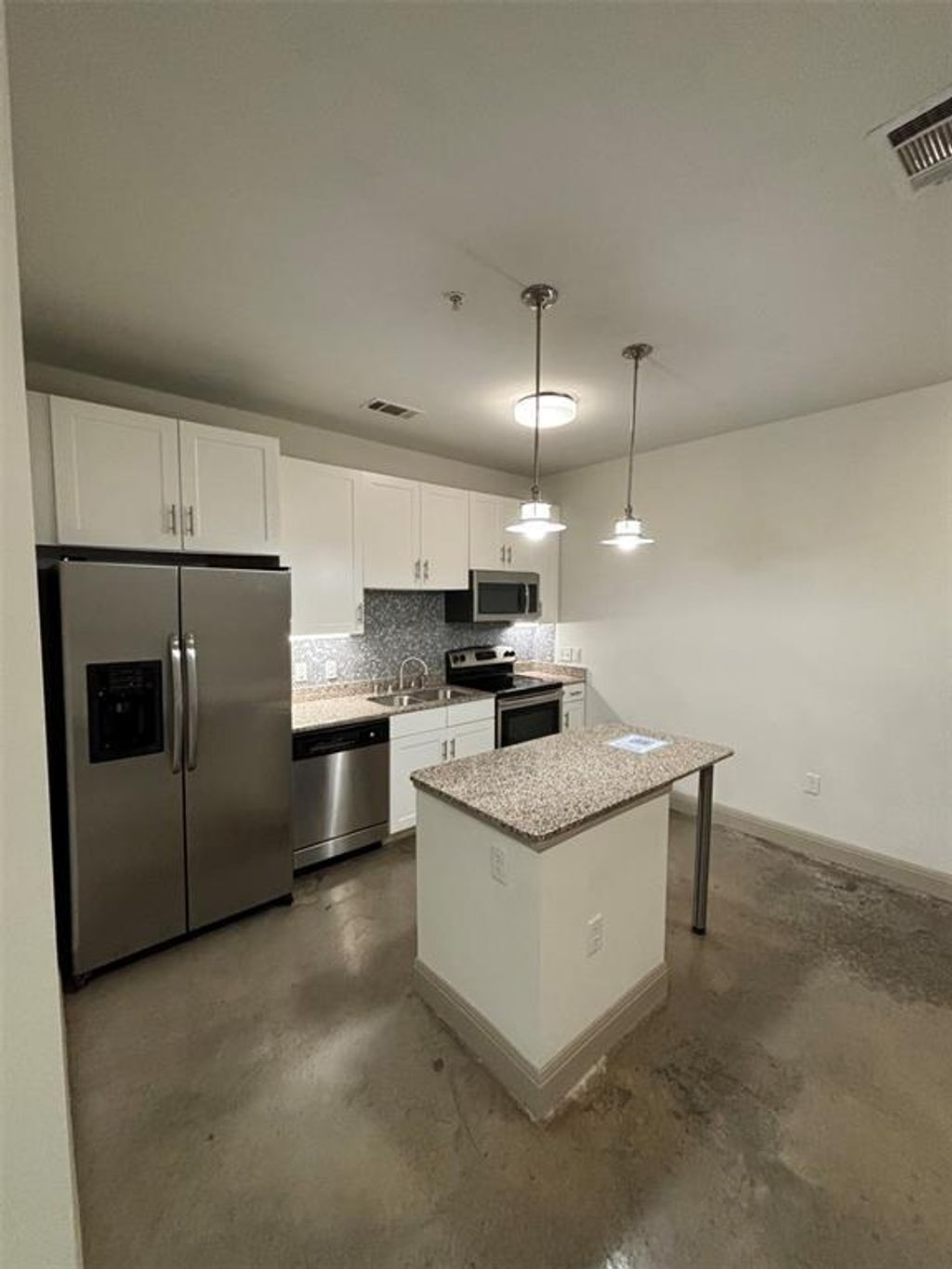 801 N Bishop Avenue 1-203, Dallas