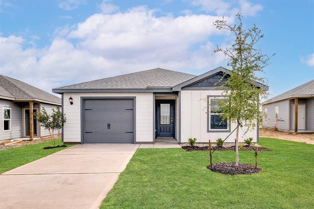 8324 White Wolf Trail, Ponder
