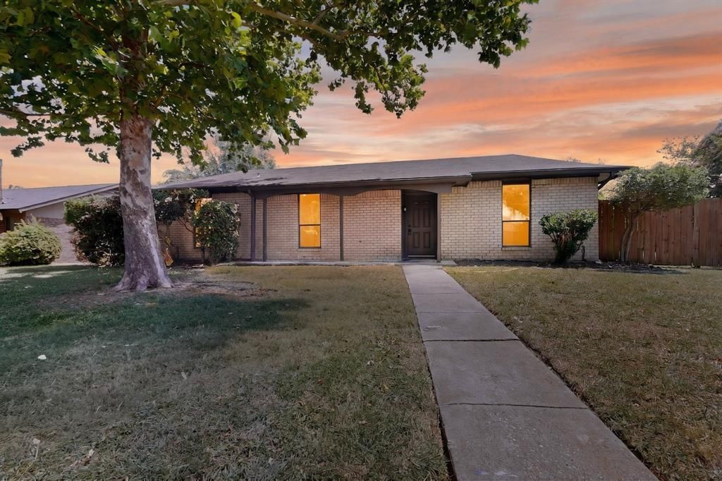 2938 Churchill Way, Garland