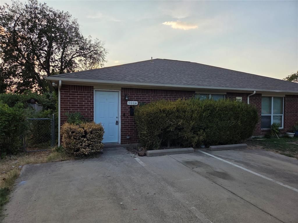 900 Naomi Lane A, Arlington