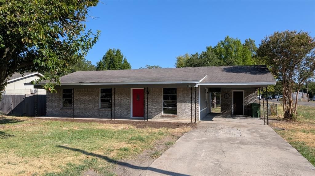 101 Pecan Street, Howe