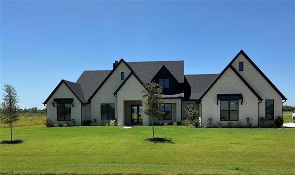 132 Devi Drive, Waxahachie
