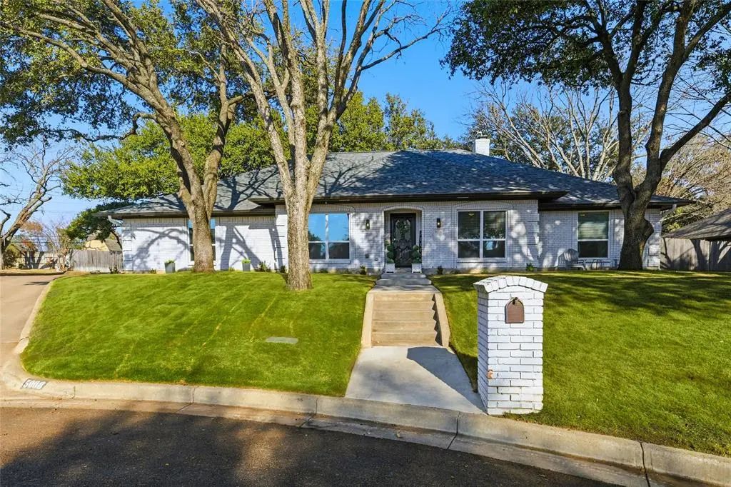5008 Lake View Circle, North Richland Hills