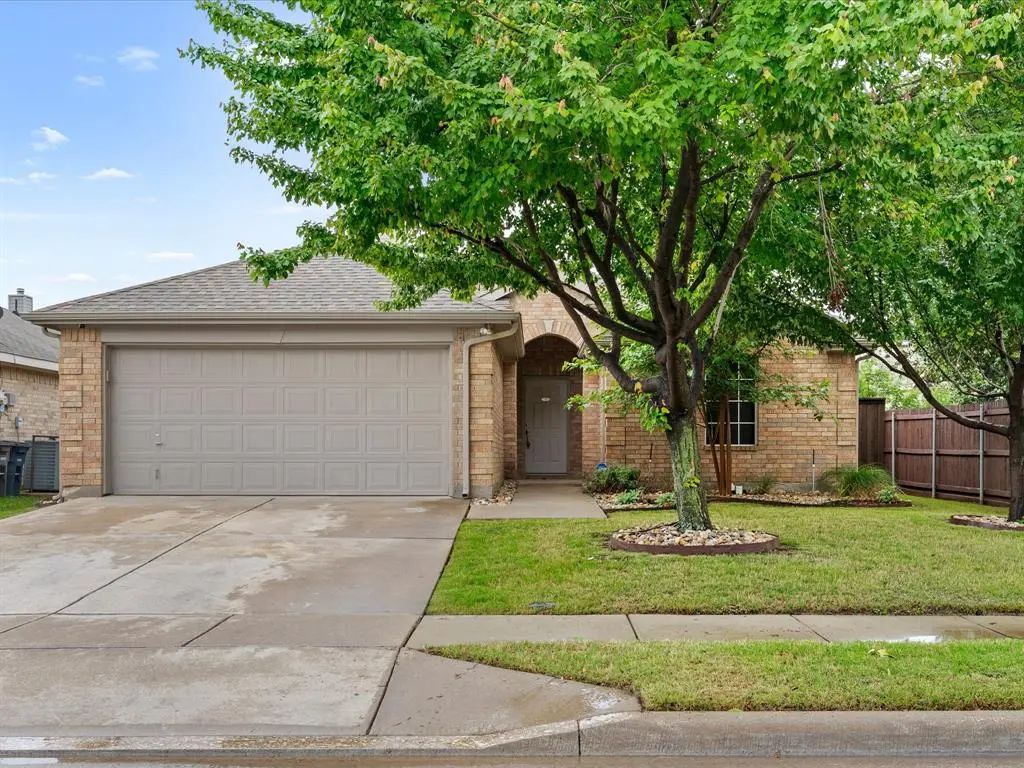 4524 Grassy Glen Drive, Fort Worth